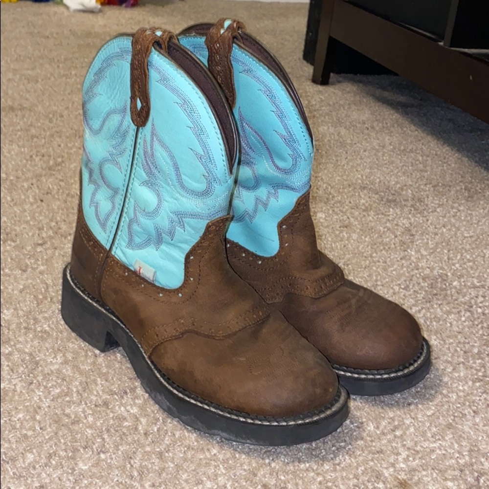 7 and 1/2 Justin boots